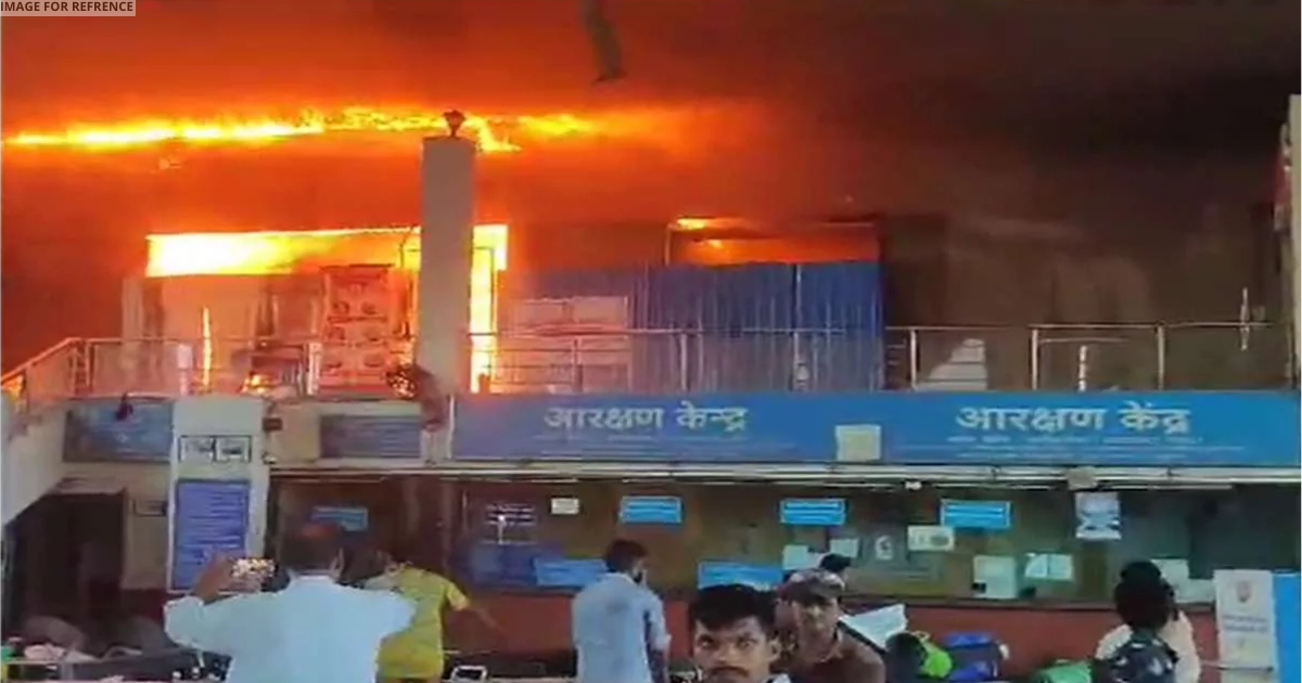 Mumbai: Fire breaks out in canteen of Lokmanya Tilak Terminus; no casualties reported